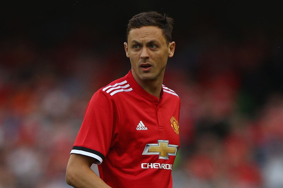 庭成员中一 庭成员中一